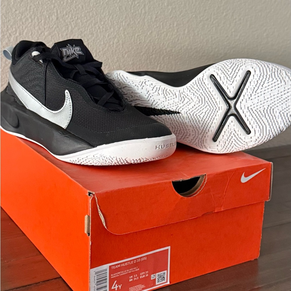 Nike Black and White Athletic Shoes